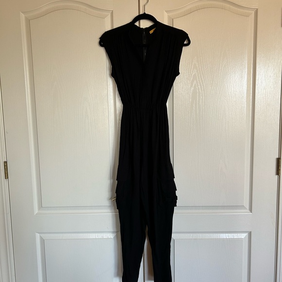 Alice & Olivia black tank cargo crop cap sleeve jumpsuit...